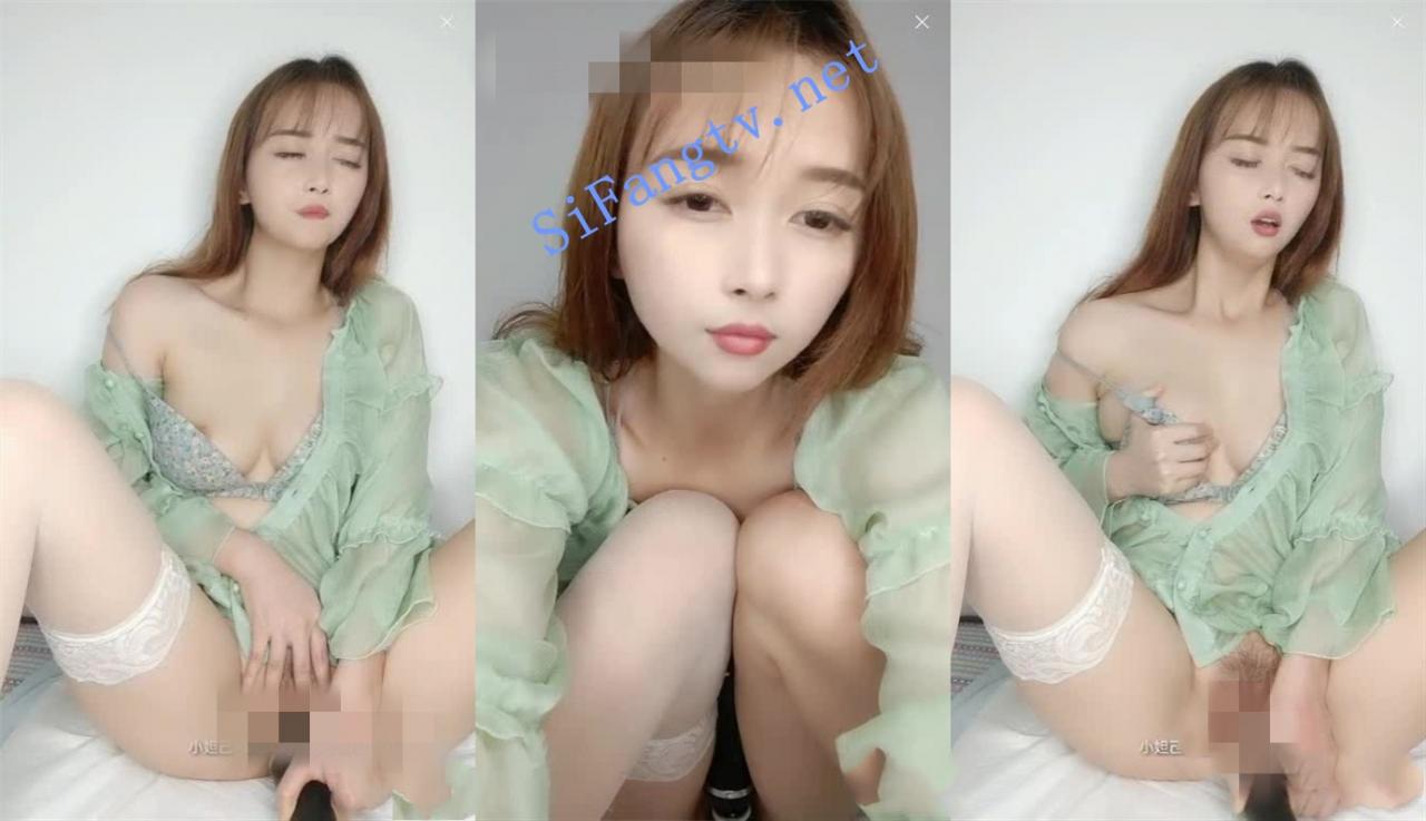 青涩小美女 CC妹妹 直播间超级享受大黑牛自慰带来的快感 图 03