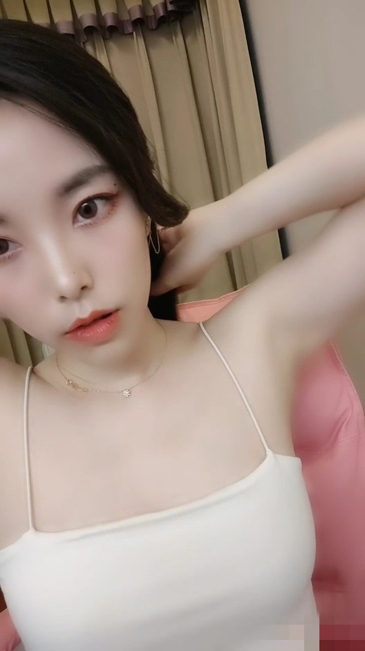 精品推荐!!最近超火的女神 徐婉婉 29号最新4场大秀 图 01