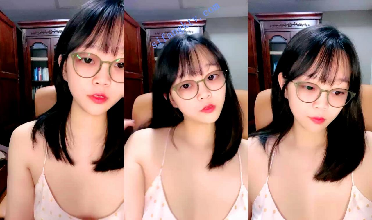 ₩ 绝佳后入 清纯美女后入蜜臀揉胸第一视角超级诱惑 图 01