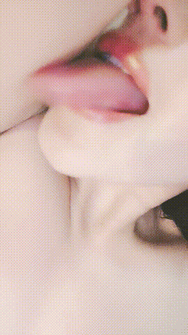 ❤️极品骚舌女神 安老师 大奶翘臀道具自慰长舌舔奶 图 01