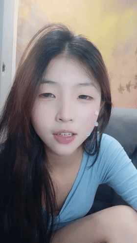██哇~哇~哇~超萌平台第一美! 04年的妹妹 一线天跳裸舞 图 01