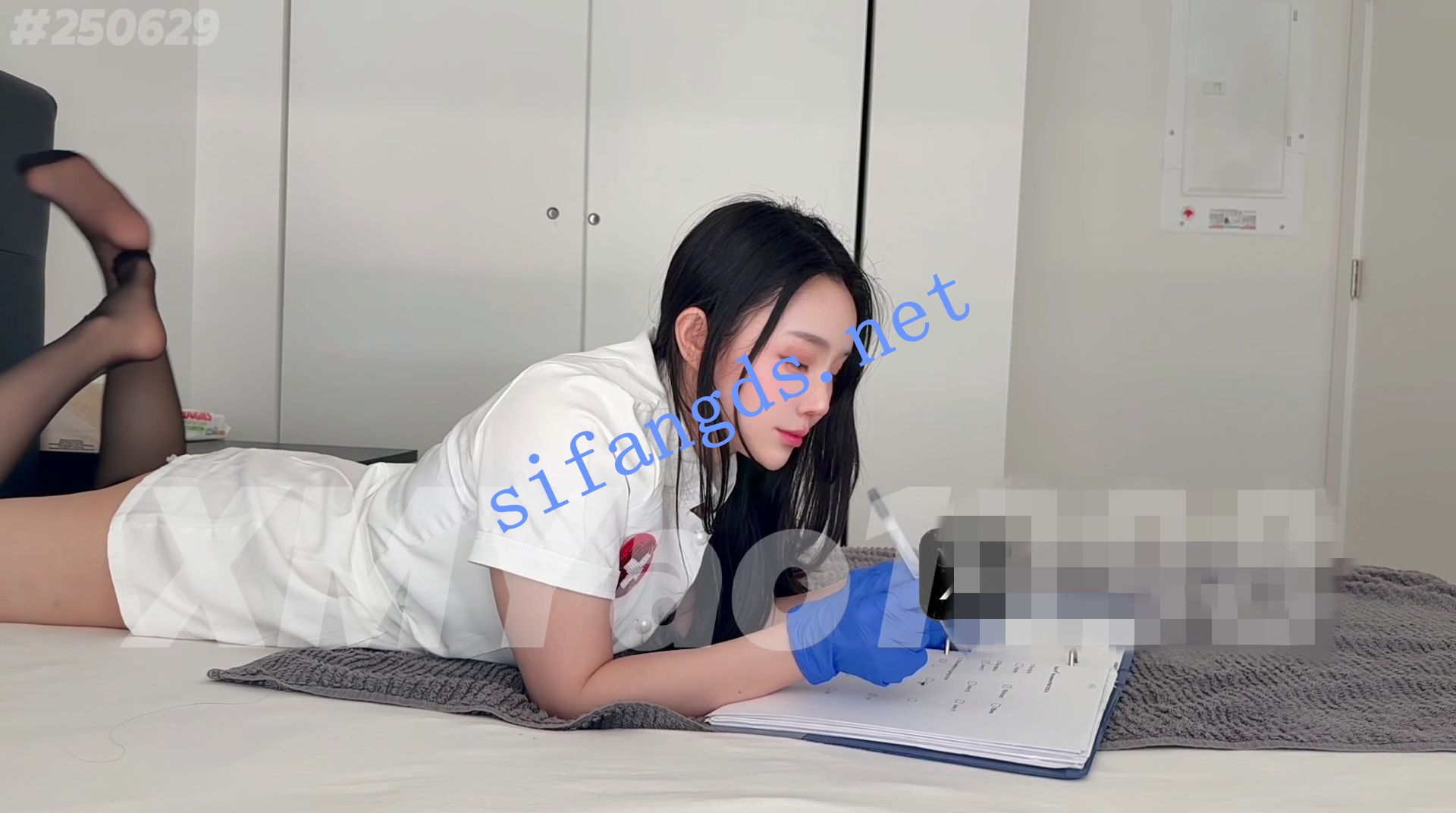 汐梦瑶 最新《早泄检查》肆意玩弄病人的鸡巴 图 01