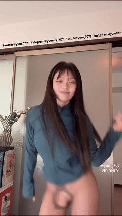 推特裸舞小美女 玉米yum_707 裸舞开档丝和紧身衣绝配9月新上 图 01