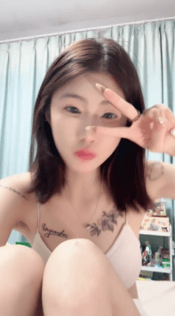 ♆ 06年小美 06年美少女~! 大奶细腰~骚舞~道具自慰~流浆~! 图 01