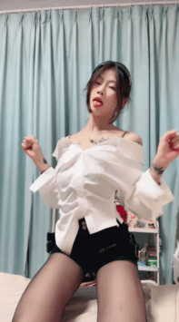 ♆ 06年小美 06年美少女~! 大奶细腰~骚舞~道具自慰~流浆~! 图 02