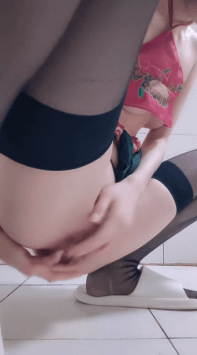 ♆ 呆小瑶 双马尾小萝莉! 道具狂插自慰~喷水~爽到翻白眼! 图 06