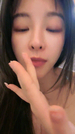⚜️顶级蜜桃臀~好翘好顶 蜜桃臀朵朵 猛抠骚穴~超有看点 图 01