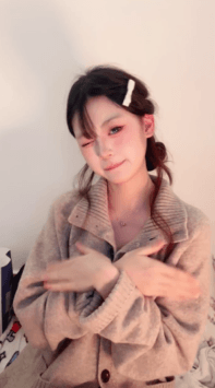♆ 小佳宝 超甜校花!美乳粉逼~沐浴~手势舞~掰穴自慰~! 图 02