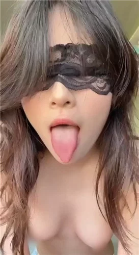 推特福利姬 梨梨小青椒 jk黑丝二郎腿自慰 弹力插小嫩穴 图 03