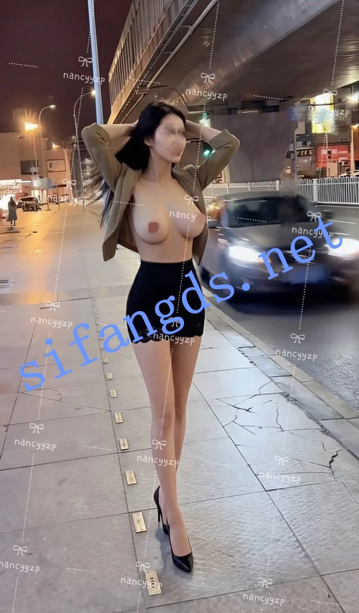 极品身材颜值女神 nancyyzp 露出自慰付费私拍 图 16