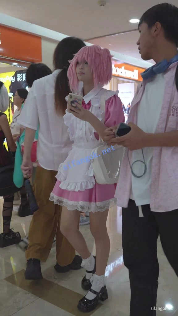 (BC-AA-694)粉色女仆装小姐姐逛商场..坐地上走光上楼梯被CD