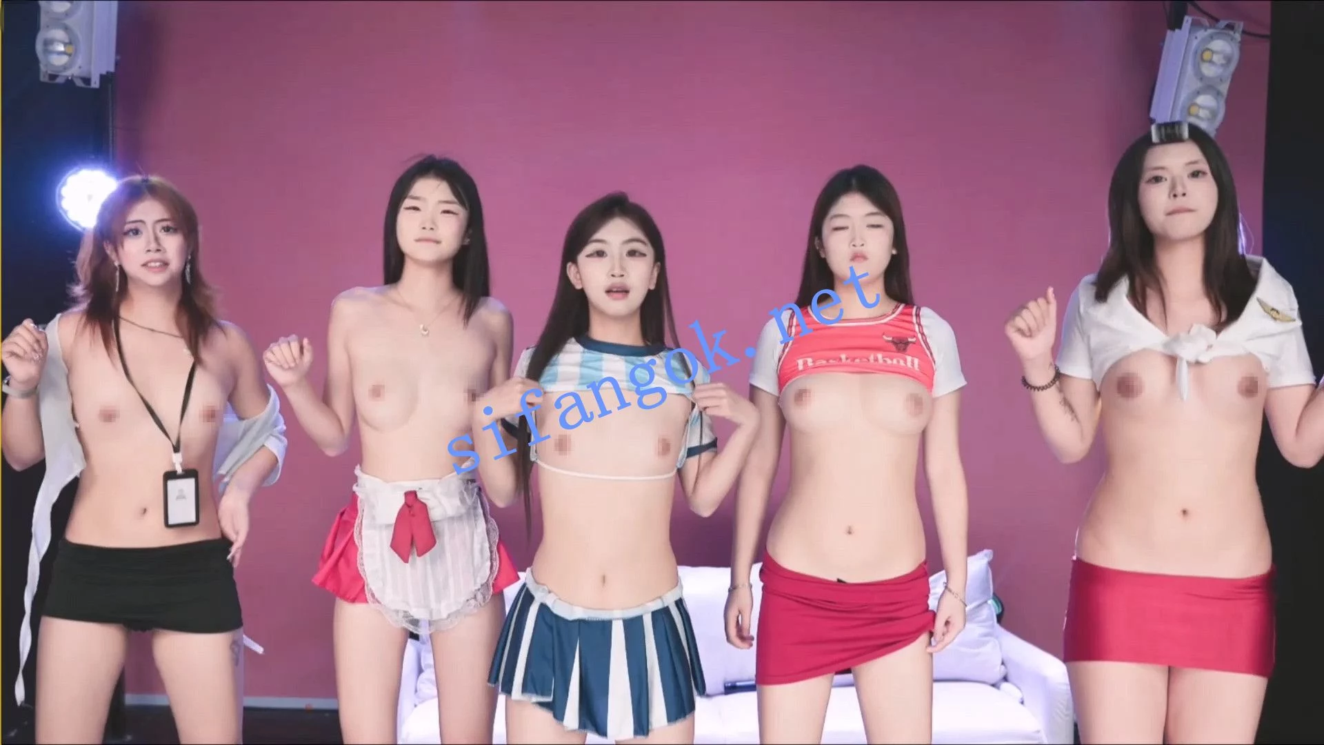 ♆ MKonggirl88 火爆女团! 骚浪裸舞~筋膜枪自慰! 图 01